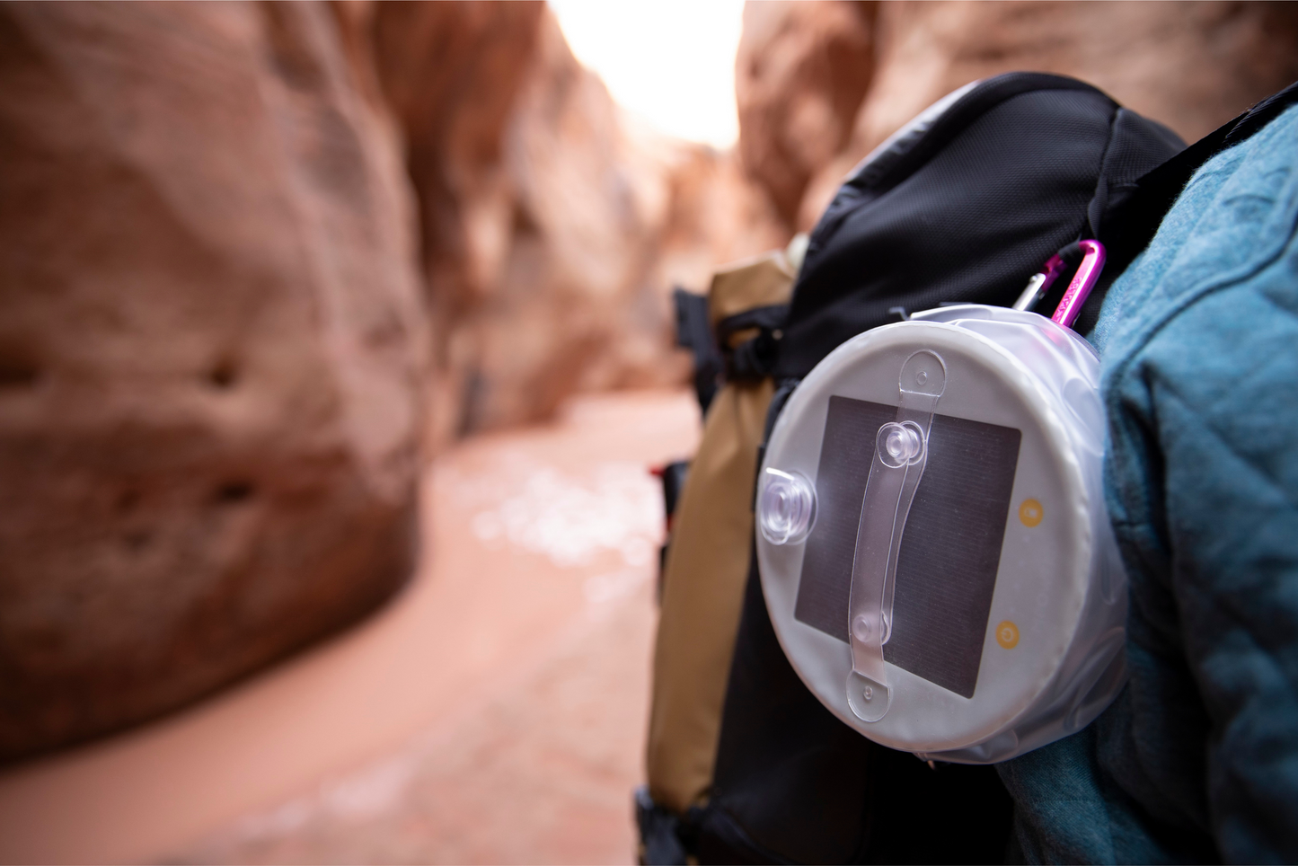 どこへでも持っていける安心 コンパクトな太陽光充電ライト