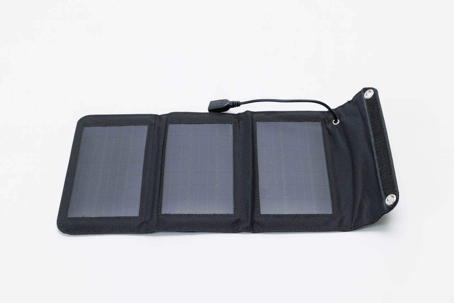 5時間でスマホフル充電 ポータブルソーラー充電器