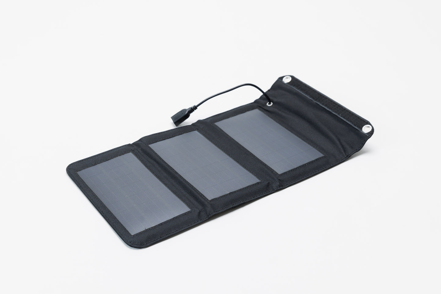 5時間でスマホフル充電 ポータブルソーラー充電器